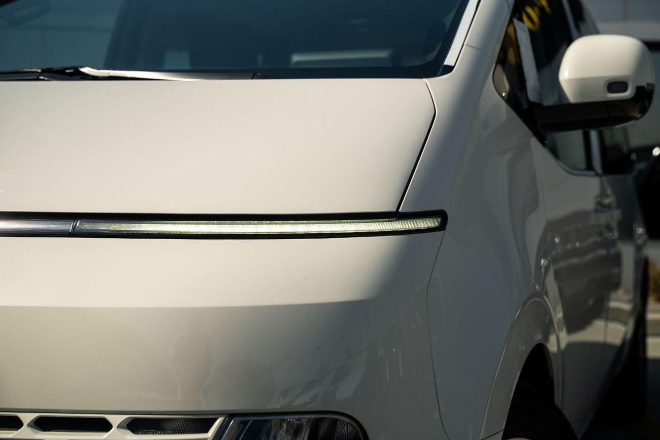 هيونداي ستاريا LUXURY 2025 Brand New 11 Seater Diesel 2.2L Turbo 4 Cylinders GCC
