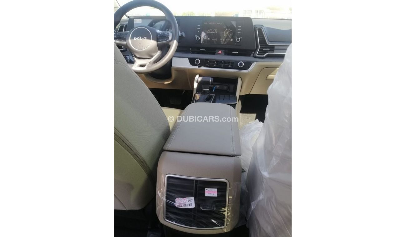 كيا سبورتيج SUN ROOF  BUSH START - REMOTE START ENGINE -SCREEN CAMERA