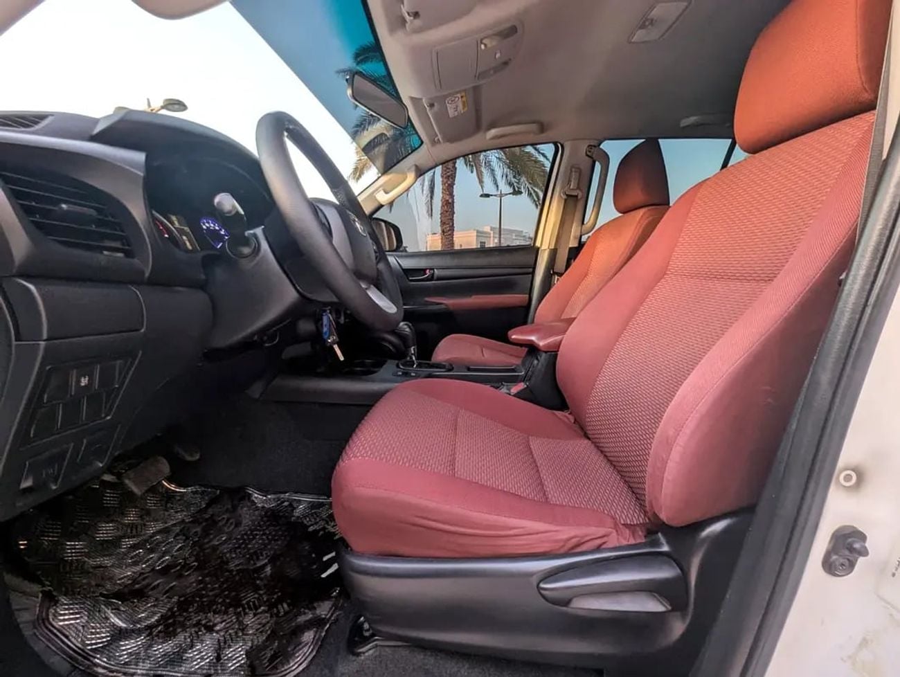 Toyota Hilux GCC Specs | 2.4L Diesel | 4x4 | Excellent Condition