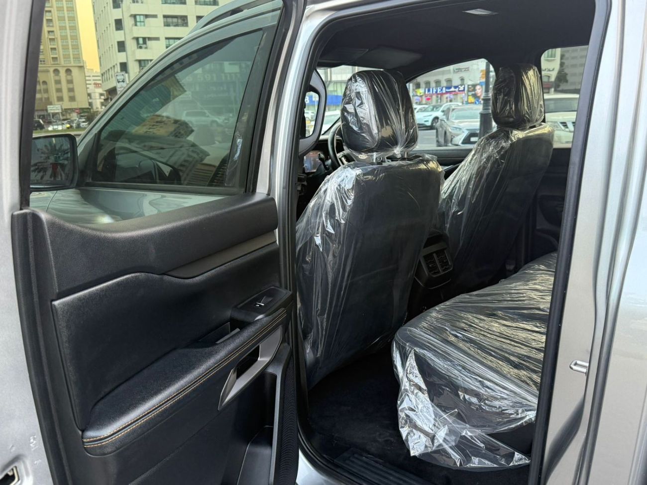 Ford Ranger FORD RANGER 2024 Model 3.0 v6 petrol Engine Colour sliver push start Transmission Automatic Interior