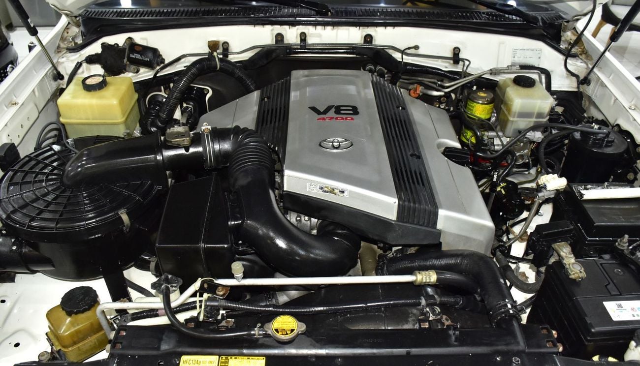 تويوتا لاند كروزر EXCELLENT DEAL for our Toyota Land Cruiser VXR ( 2000 Model ) in White Color GCC Specs