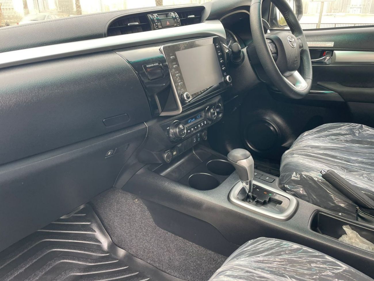 Toyota Hilux SMART CABIN 2024 ,DIESEL ,2.8 LITER ,RIGHT HAND DRIVE ,ONLY FOR EXPOT