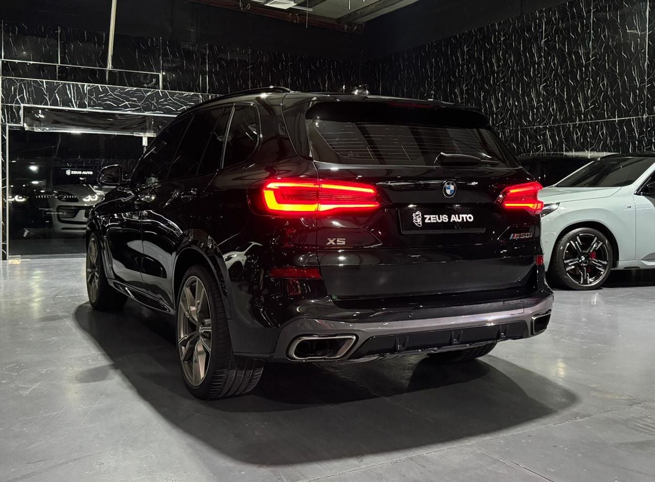 BMW X5 M50i 4.4L