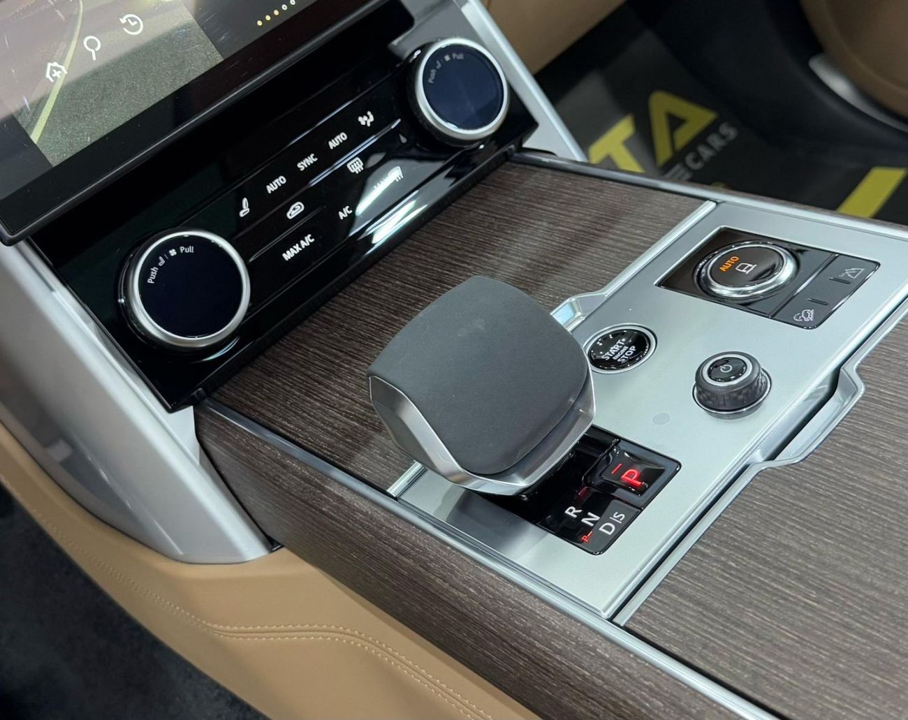 لاند روفر رينج روفر HSE P530 4.4L 2023 Range Rover Vogue HSE V8, May 2028 Agency Warranty, Full Service History, GCC