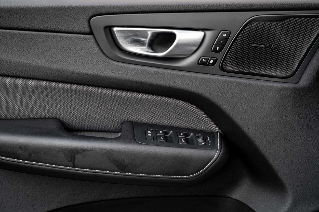فولفو XC 60 B5 ULTIMATE DARK XC60 B5 Ultimate Dark | 2,448 P.M | 0% Downpayment | WARRANTY