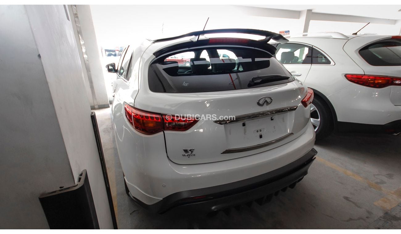 Infiniti QX70 Sebastian Vettel Edition