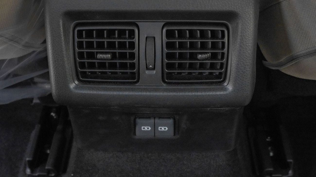 Toyota Camry 2025 Toyota Camry LE 2.5L AT Hybrid (White)