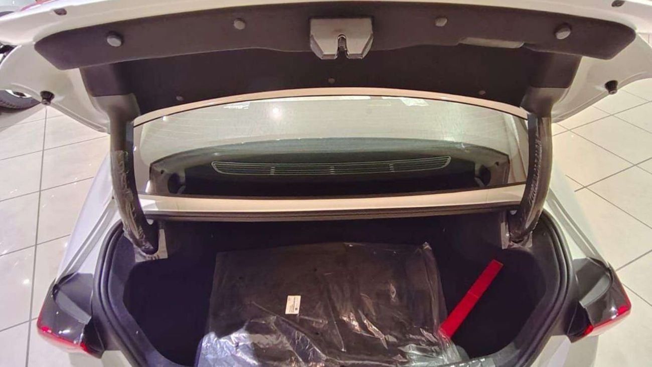 كيا K5 2.5L GDI DOHC, 4-cylinder, Dual CVVT (Euro 4). 5 Seater. 4 Door. FWD