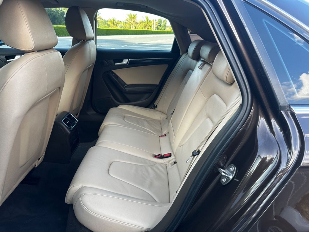 أودي A4 TFSI quattro S-لاين موديل 2015 خليجي فل مواصفات كرأسي جلد ومثبت سرعه وتحكم كهربي كأمل ونظام صوت ممتا