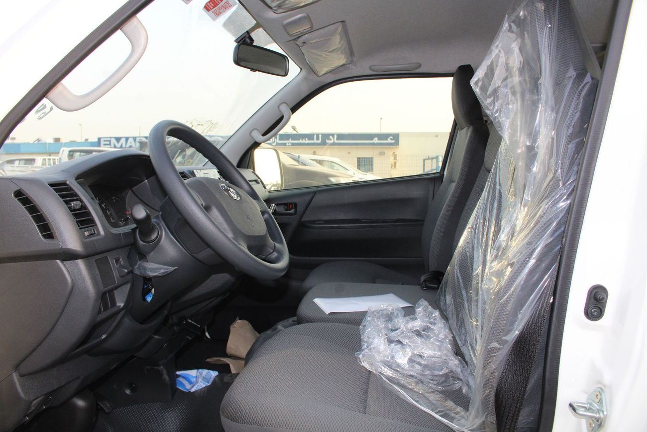Toyota Hiace TOYOTA HIACE 2.5L DIESEL 15 SEATER HIGH ROOF STD MANUAL