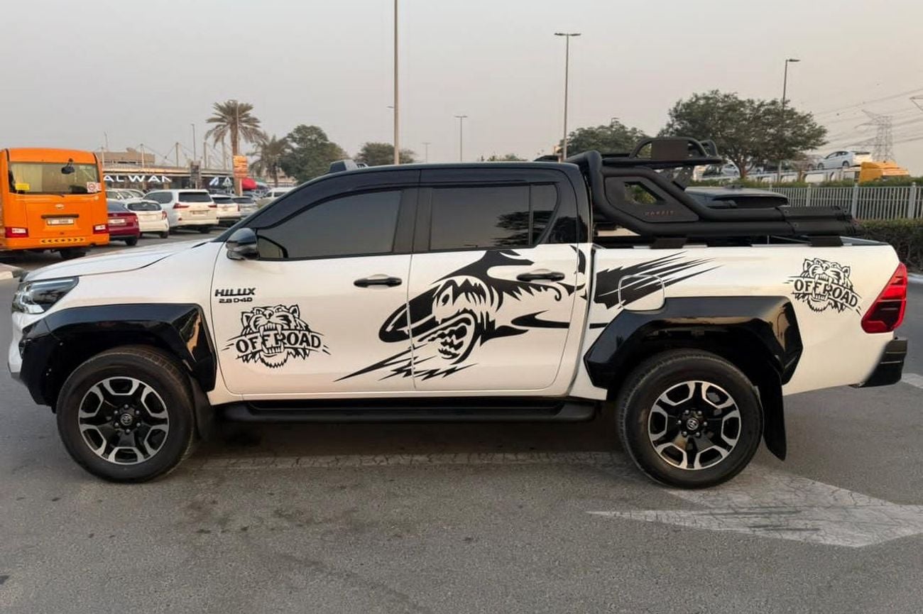 تويوتا هيلوكس TOYOTA HILUX PICK UP SR5 GR SEATS 2024 WHITE 4WD AT DIESEL = RIGHT HAND