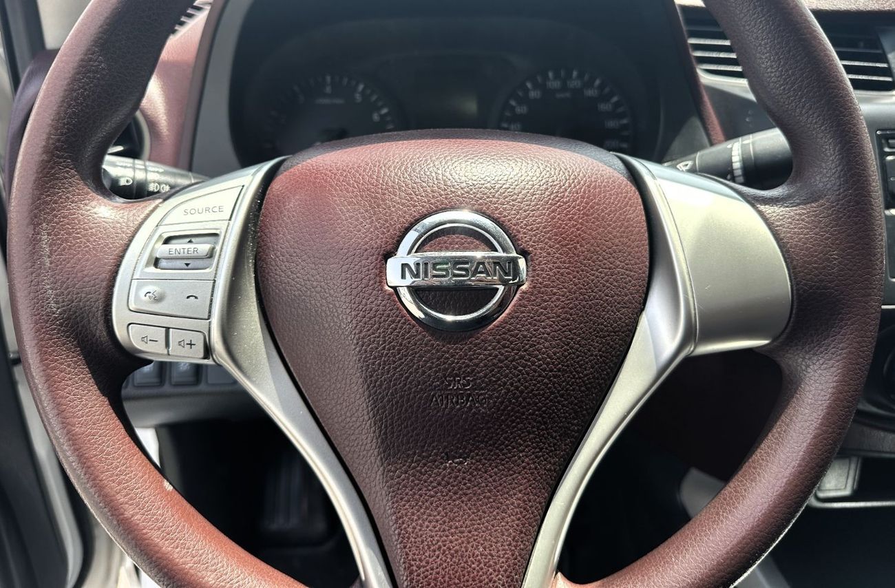 Nissan Navara CSF ACCIDENTS FREE - GCC - PERFECT CONDITION INSIDE OUT - AUTOMATIC GEAR - AUTOMATIC WINDOWS