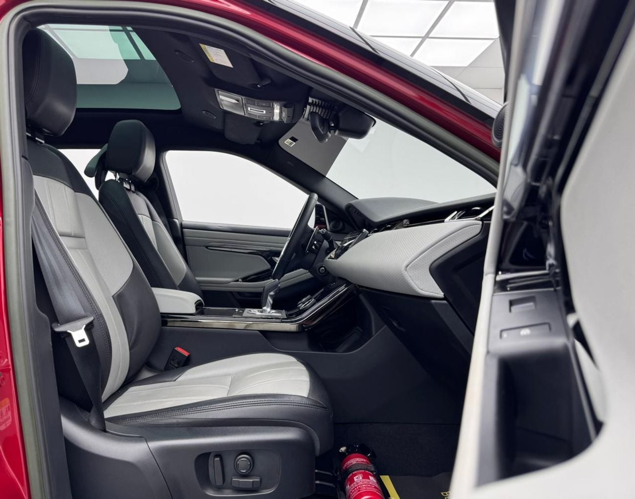 لاند روفر رانج روفر إيفوك P200 R-Dynamic S 2.0L 2023 Range Rover Evoque P200 S R-Dynamic, 2028 LR Warranty, Full LR Service Hi