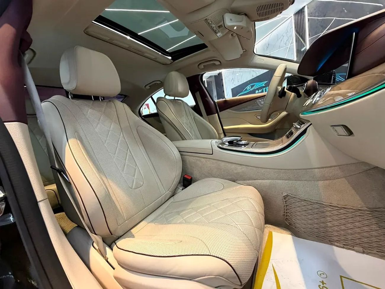 مرسيدس بنز CLS 350 SPECIAL EDITION MERCEDES CLS350 || TOP RANGE || F.S.H || SPECIAL ORDER INTERIOR || GCC || 68k MLS