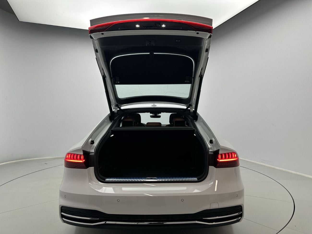 أودي A7 45 TFSI quattro 2.0L A7 Sportback 45 TFSI quat 245hp (Ref# 38733)