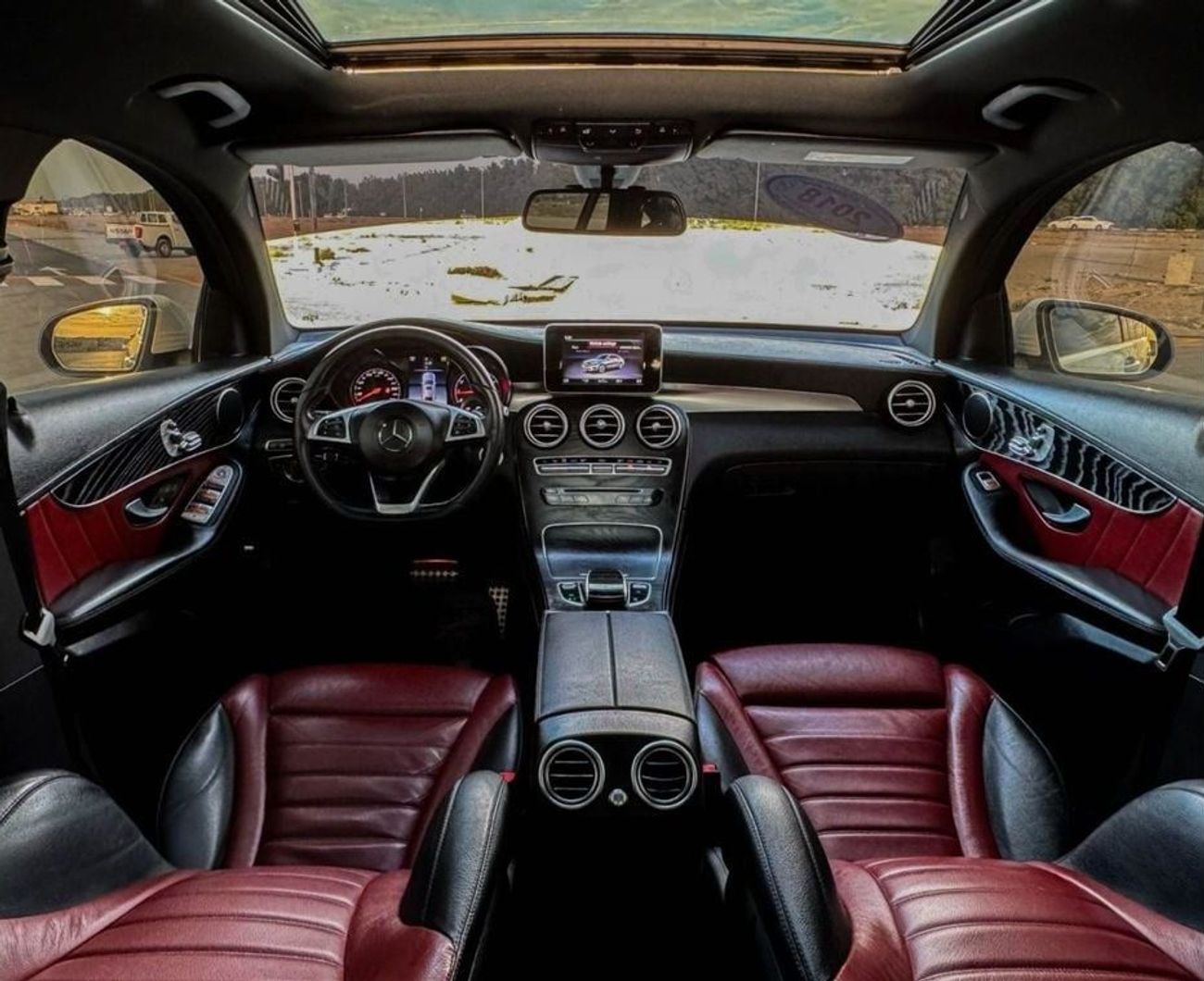 Mercedes-Benz GLC 250 4MATIC 2.0L Mercedes GLC 250, 2018, 4MATIC, GCC, original paint accident-free in excellent condition