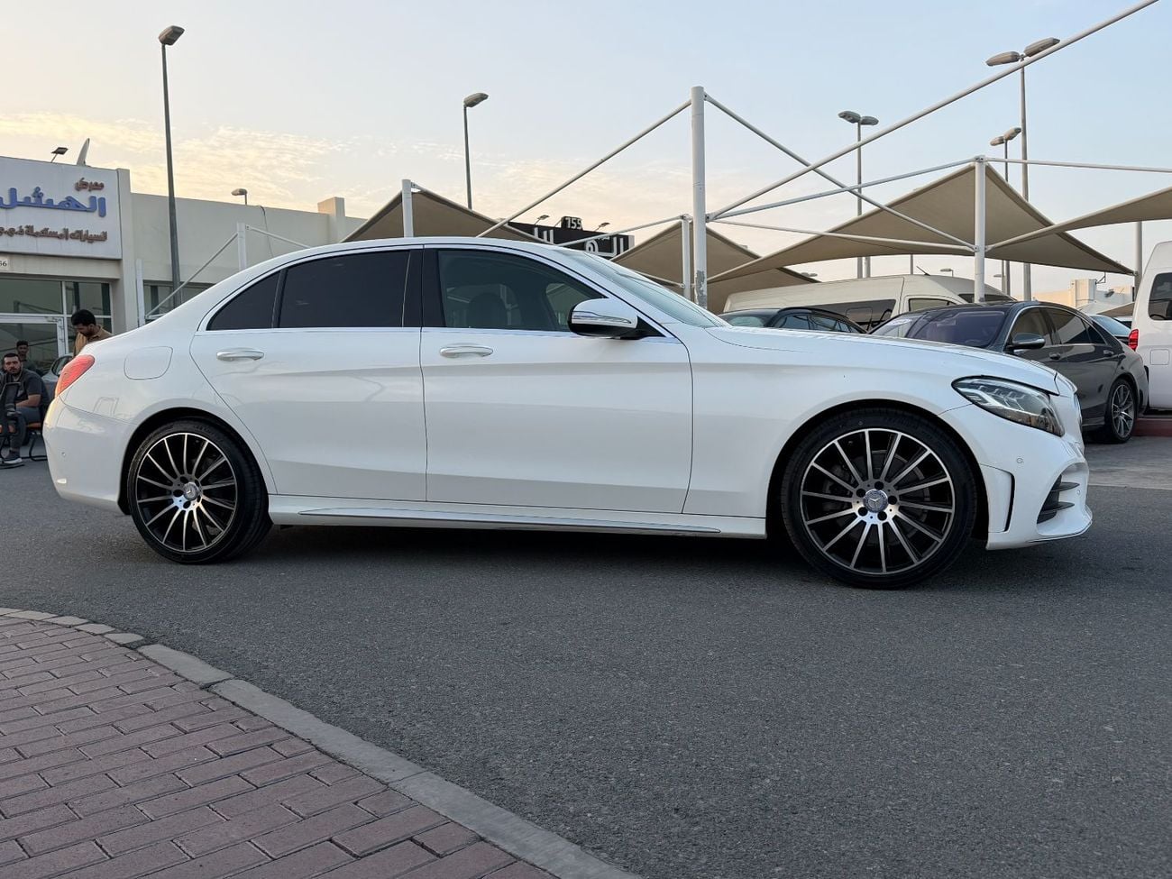 مرسيدس بنز C 300 Luxury 2.0L