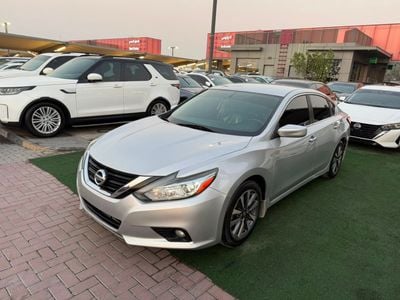 Nissan Altima SV Top-of-the-line trim, excellent condition
