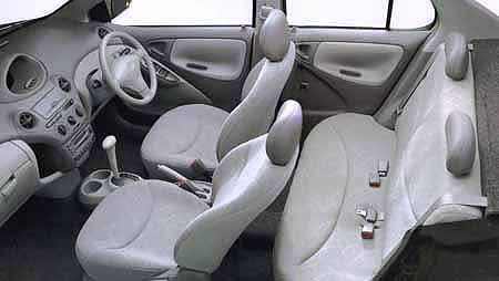 Toyota Platz interior - Seats