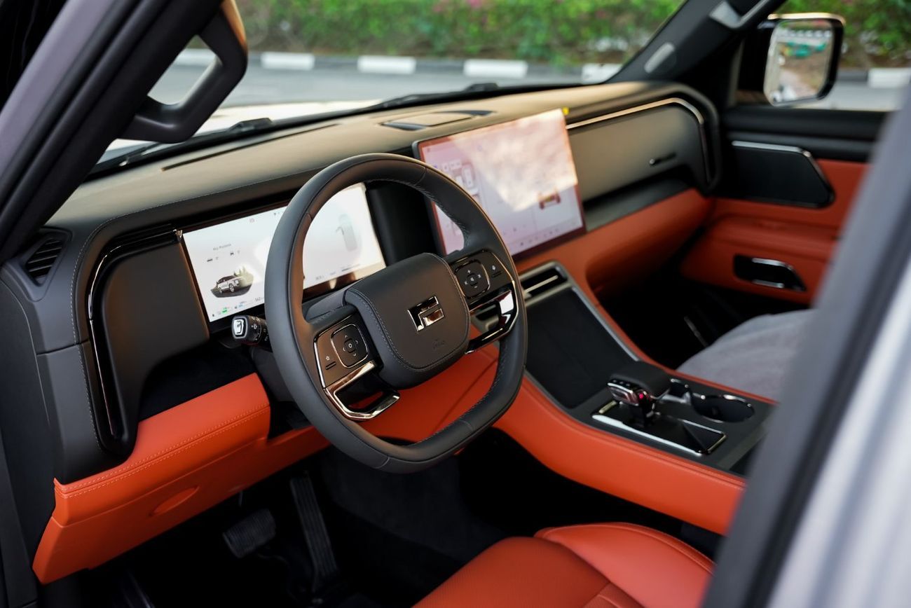 روكس 01 2025 ROX 01 VIP Hybrid 6-Seaters GCC with 2 keys AWD 0Km