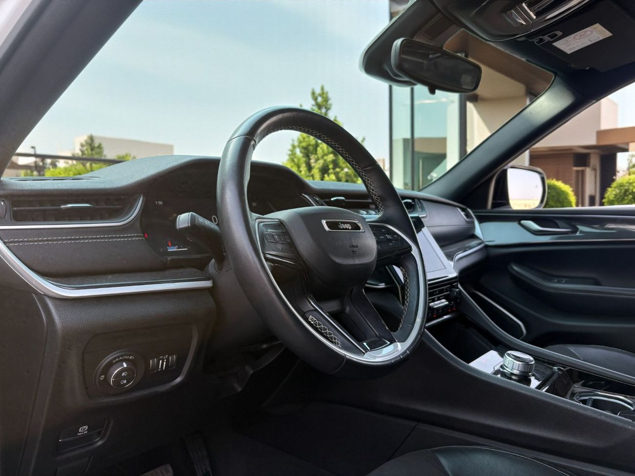 جيب جراند شيروكي Altitude 3.6L 2022 | GCC SPECS | AED 2,580 PER MONTH | Agency Warranty & Valid Service Contract.