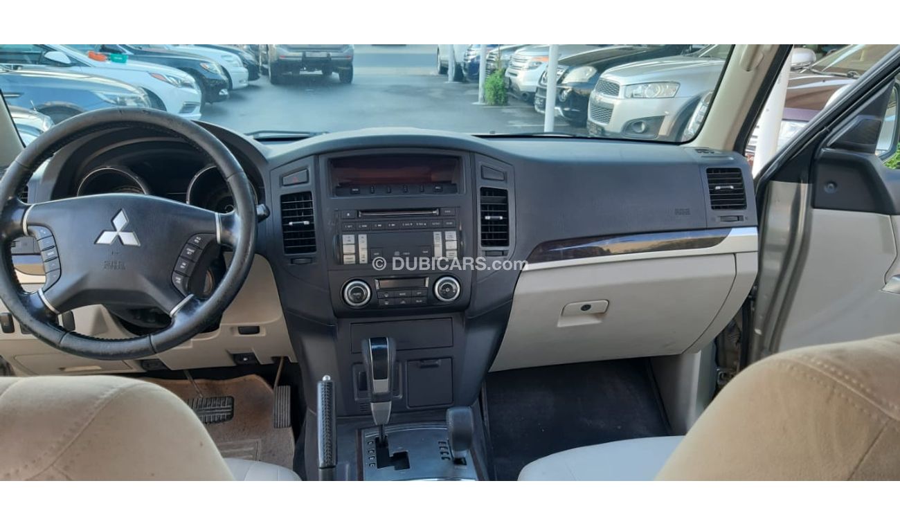 Mitsubishi Pajero Gulf Dye Agency No. 2, cruise control, rear camera, remote control, in excellent condition, you do n