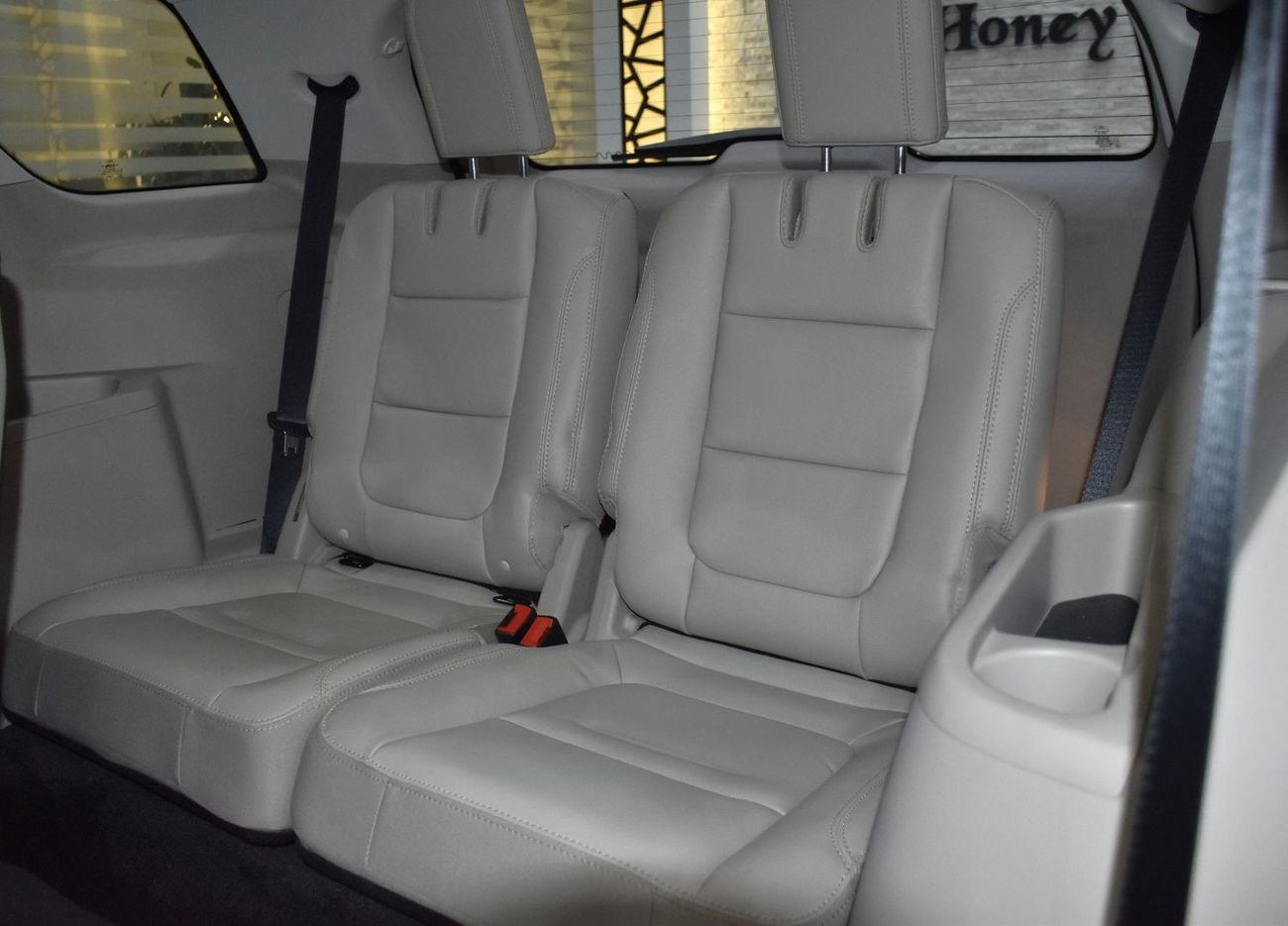 فورد إكسبلورر EXCELLENT DEAL for our Ford Explorer XLT 4WD ( 2018 Model ) in Grey Color GCC Specs