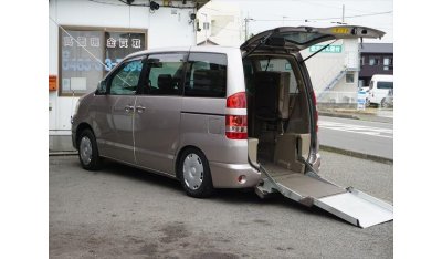 Toyota Noah AZR60G