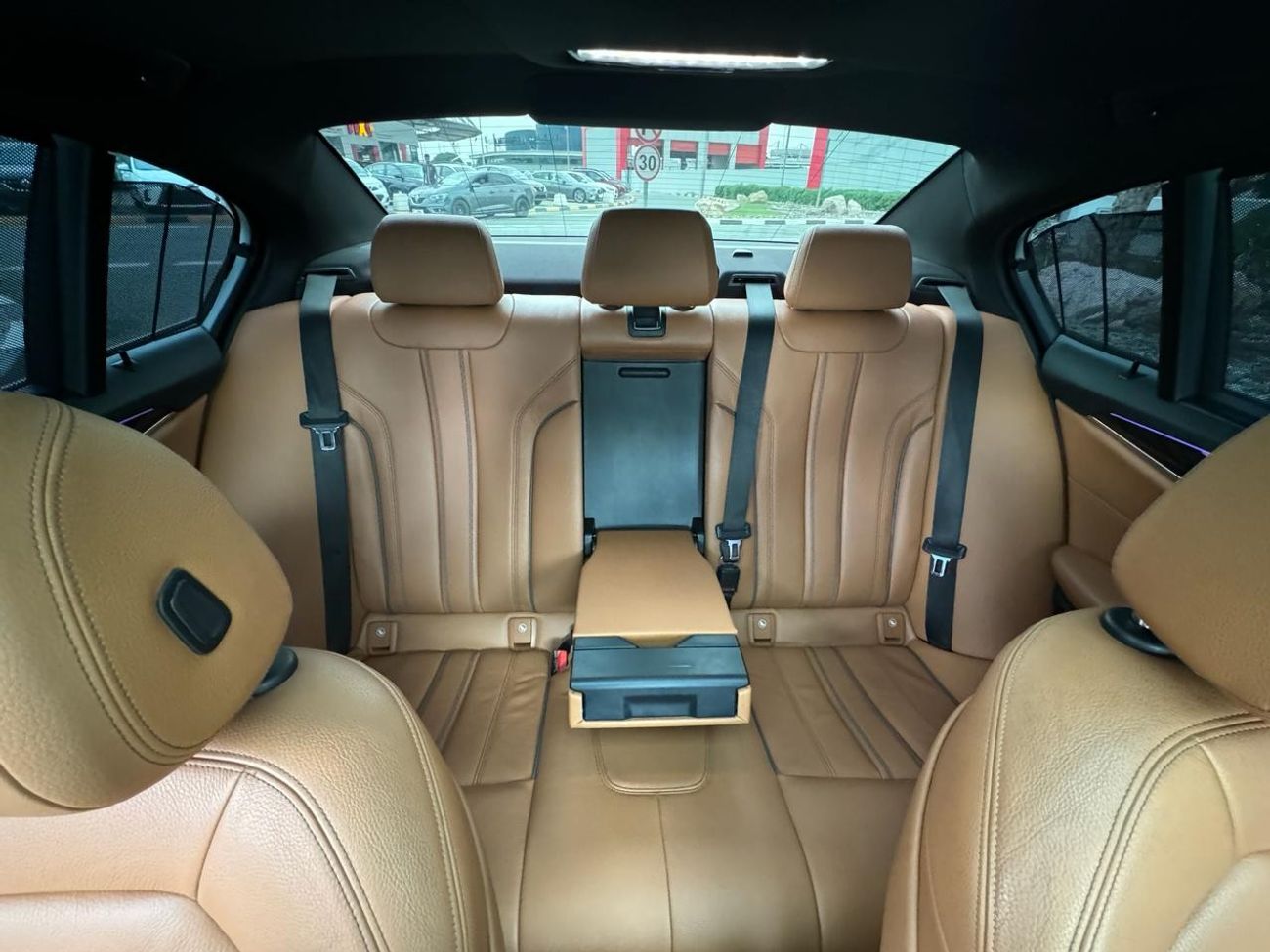 بي أم دبليو 520i GREAT OFFER BMW 520i M KIT 2018 GCC FULL OPTIONS