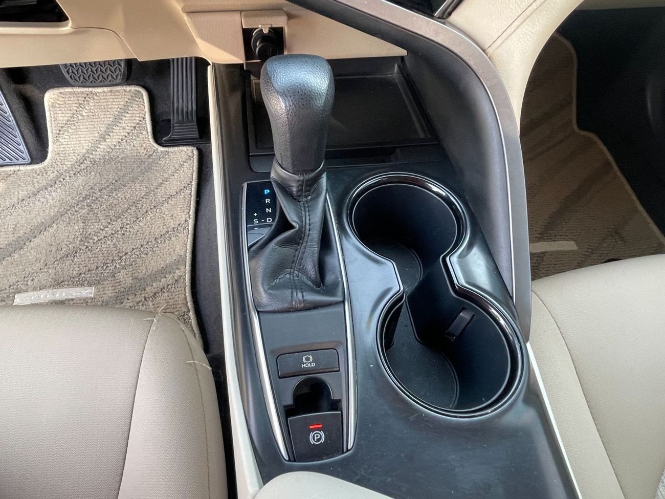 Toyota Camry SE Banking facilities without the need for a first payment