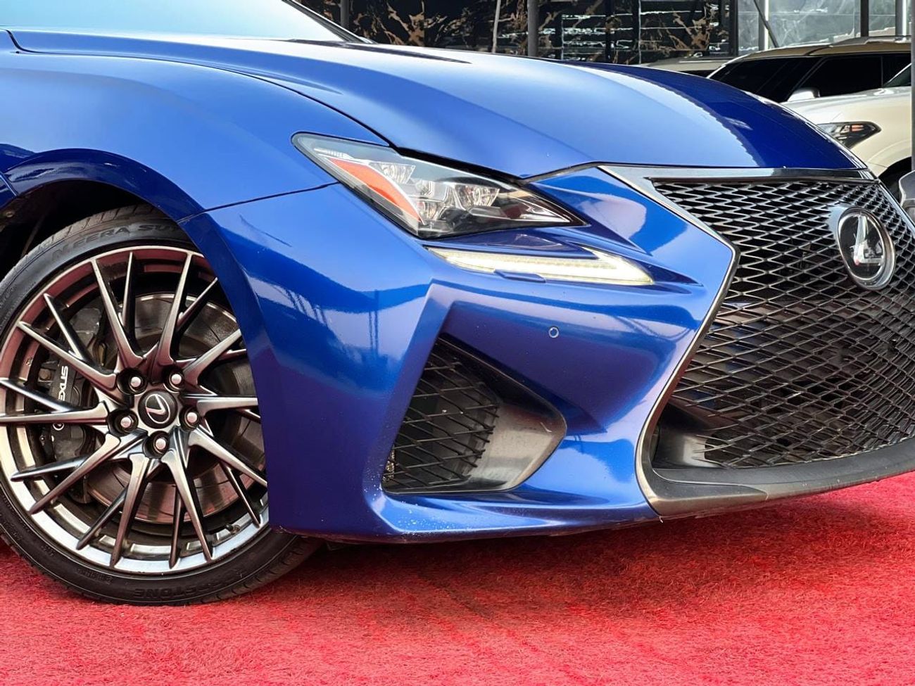 لكزس RC F بلاتينوم