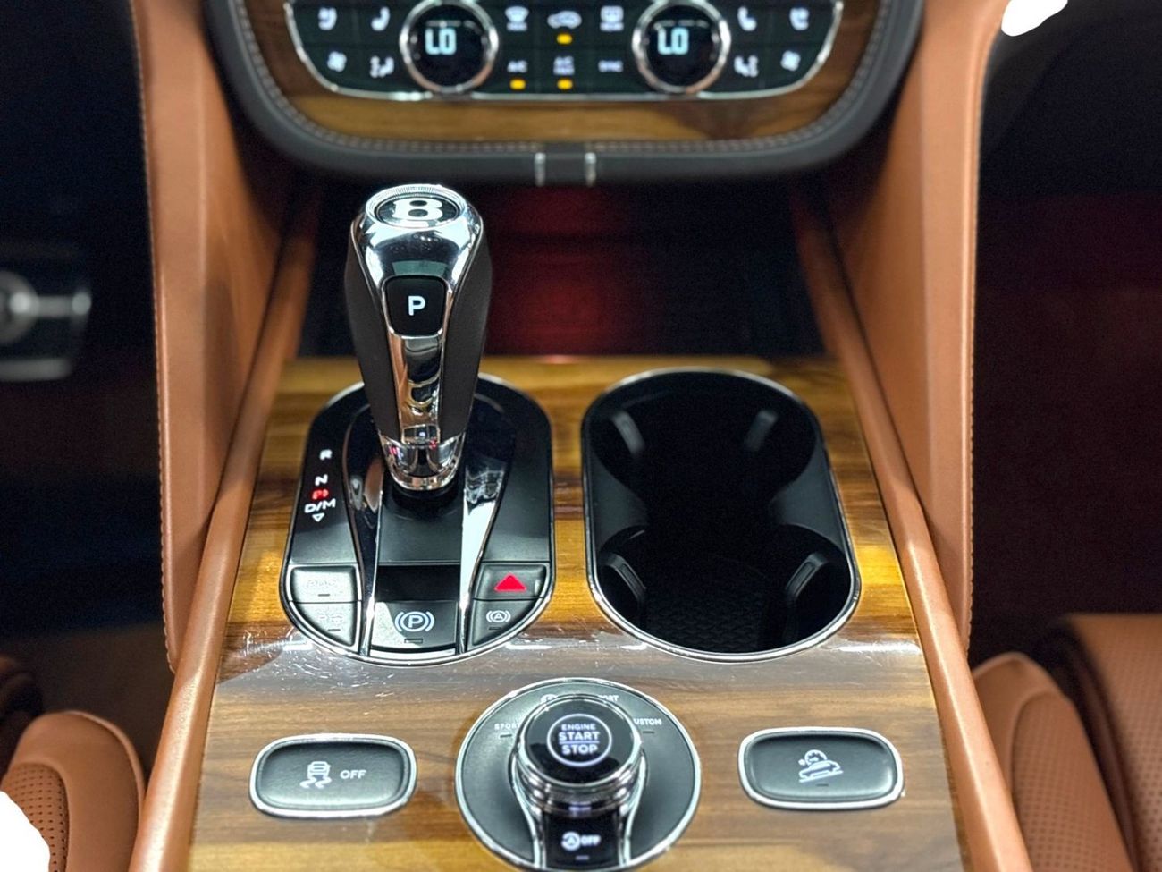 Bentley Bentayga AZURE AED 11,660 P.M | 0% DOWN PAYMENT | BENTLEY BENTAYGA AZURE FIRST EDITION | 4.0L V8 | FULL AGENCY SERV