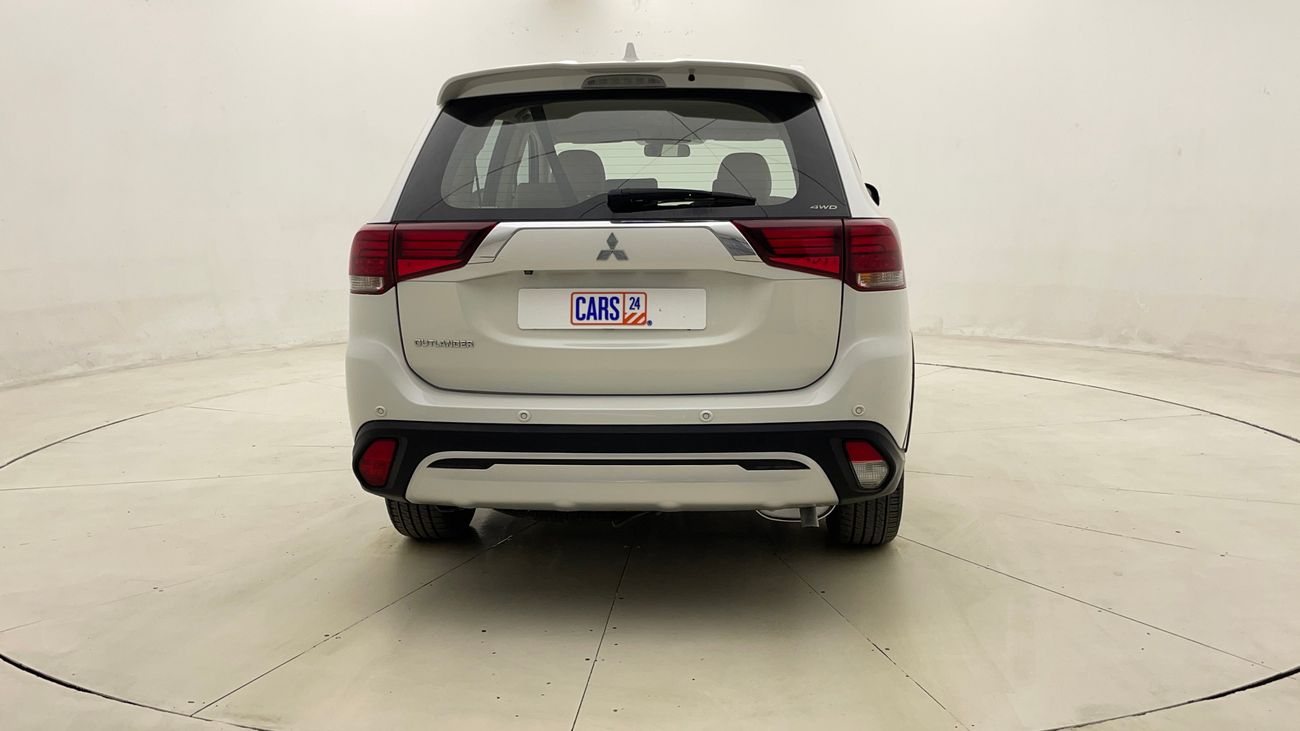 ميتسوبيشي آوتلاندر GLS MID 2.4 | بدون دفعة مقدمة | اختبار القيادة في المنزل