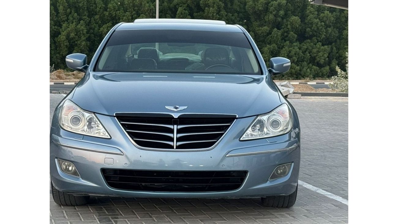 هيونداي جينيسس بحالة ممتازة من الداخل و الخارج