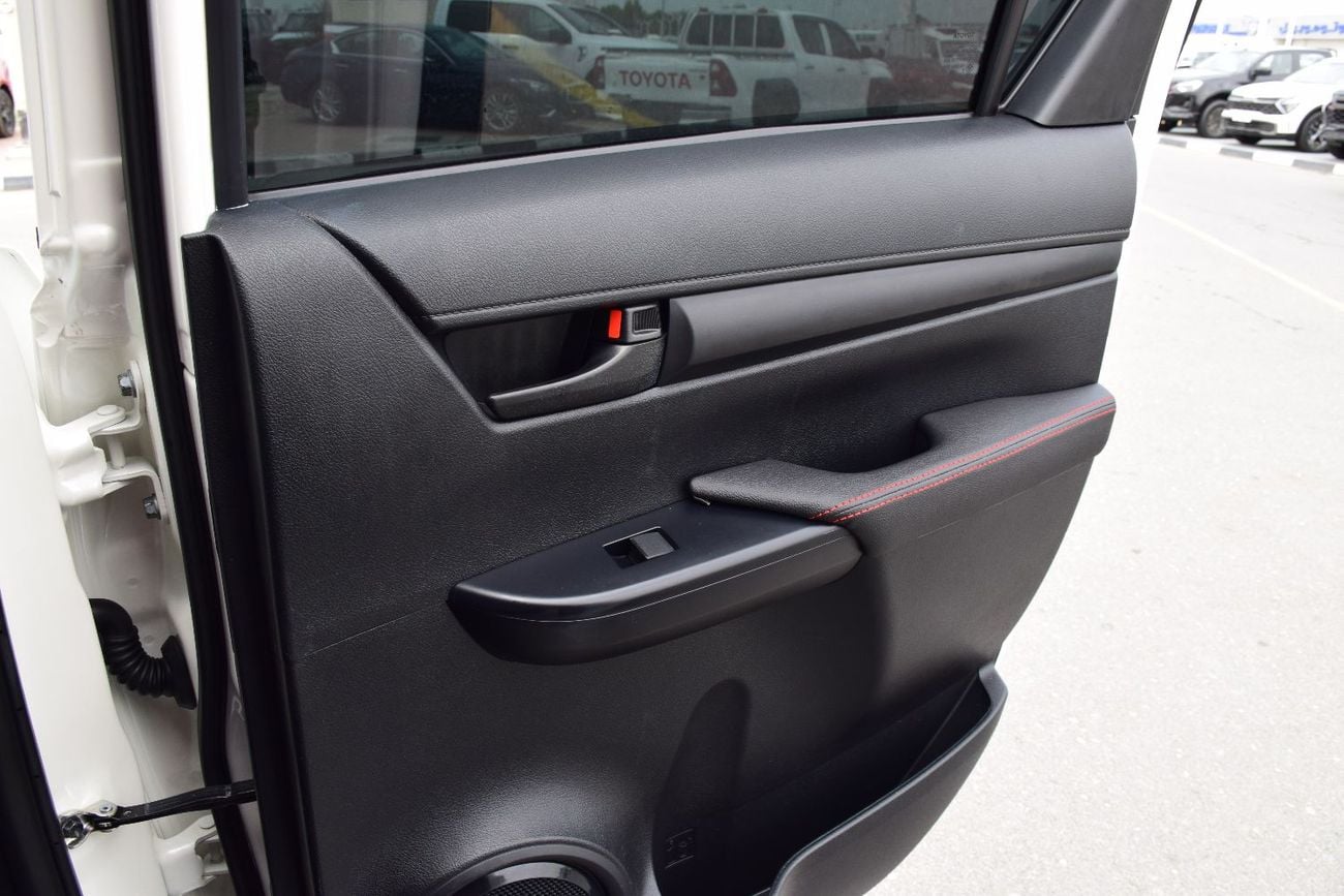 Toyota Hilux 2.4L Diesel Right hand drive (export only)