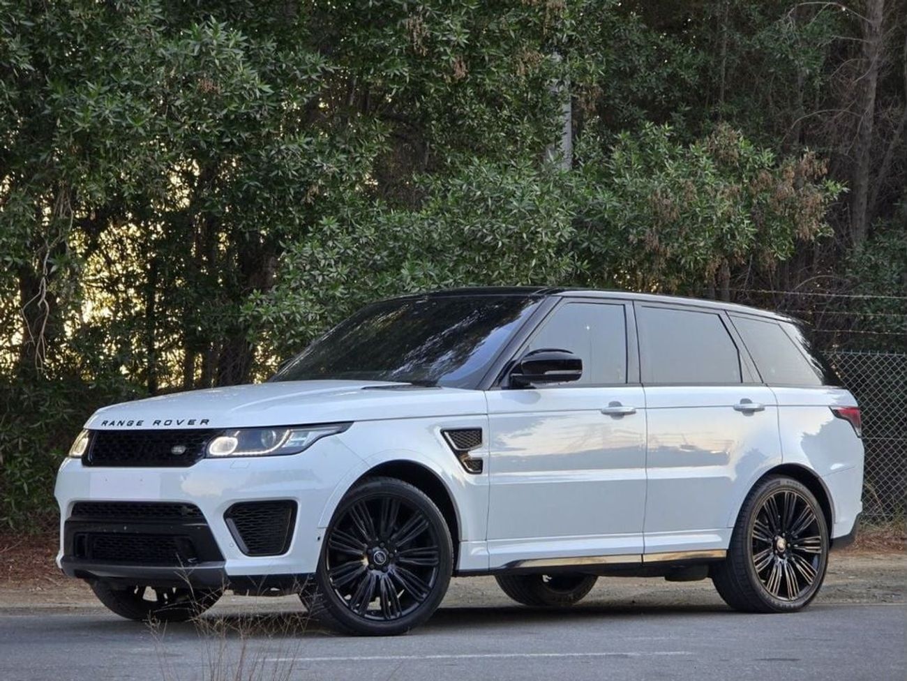 لاند روفر رينج روفر سبورت SVR 5.0L (575 HP) 4WD SPORT SVR 2016 GCC //FSH //ACCIDENTS FREE //ORIGINAL PAINT