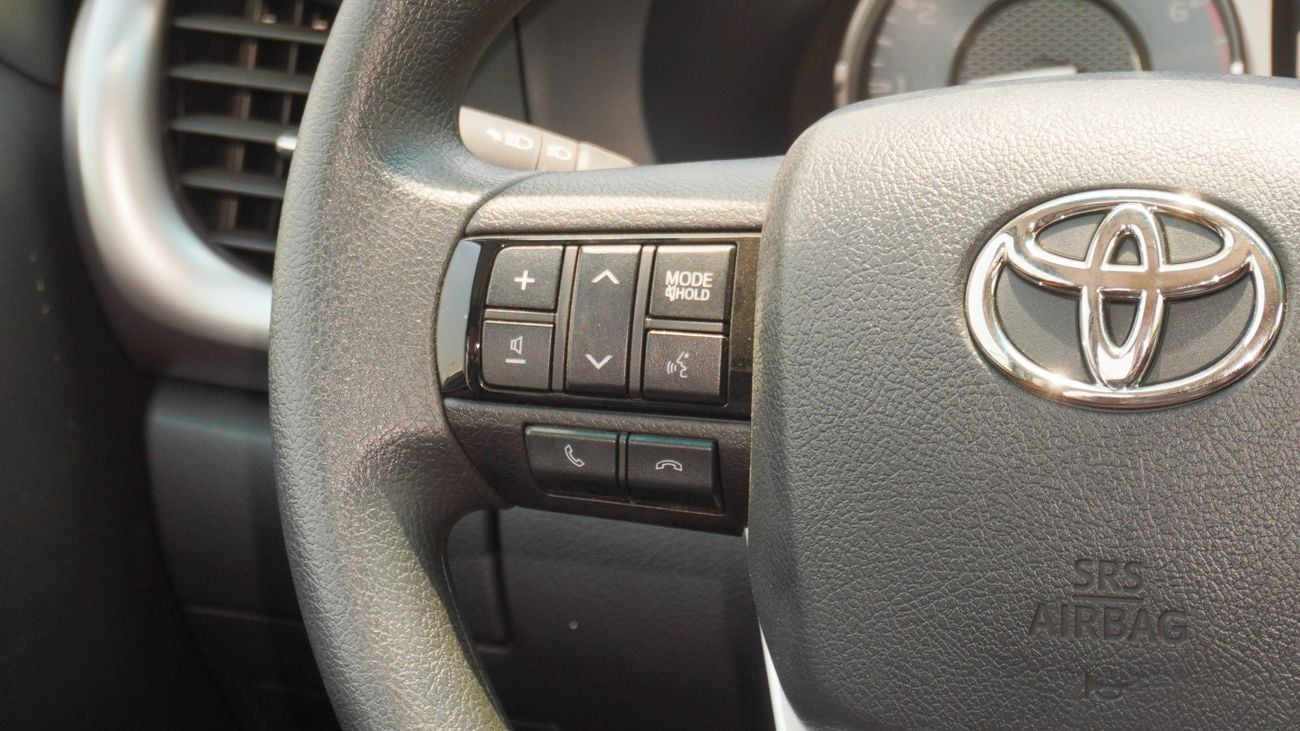 تويوتا هيلوكس SR5  2.7L  4WD A/T