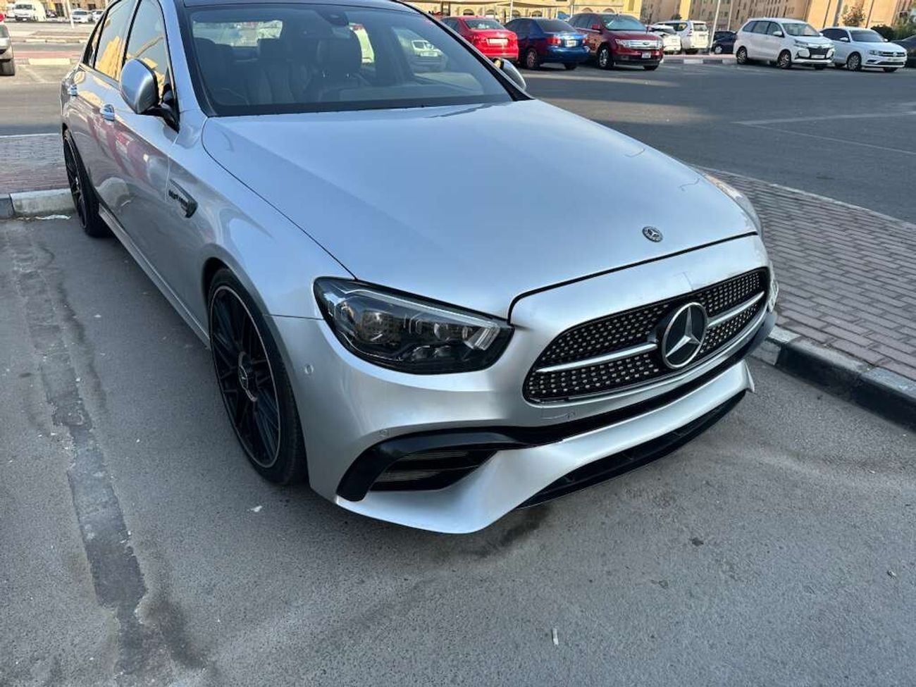 Mercedes-Benz E300 Premium + 2.0L