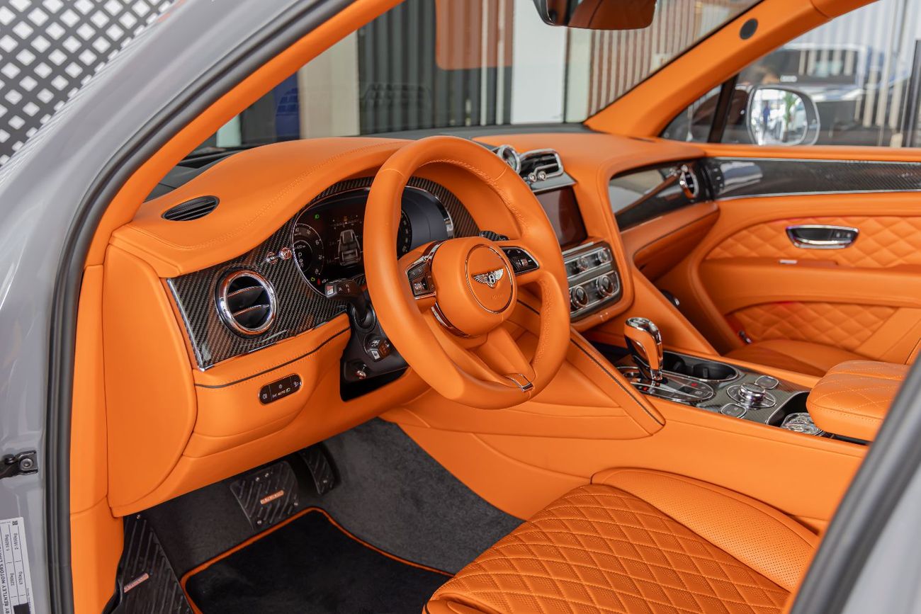 Bentley Bentayga ORIGINAL MANSORY  Bentayga - Crystal-Cut Headlights, Carbonado Evo Bespoke Carbon Exterior - 2025