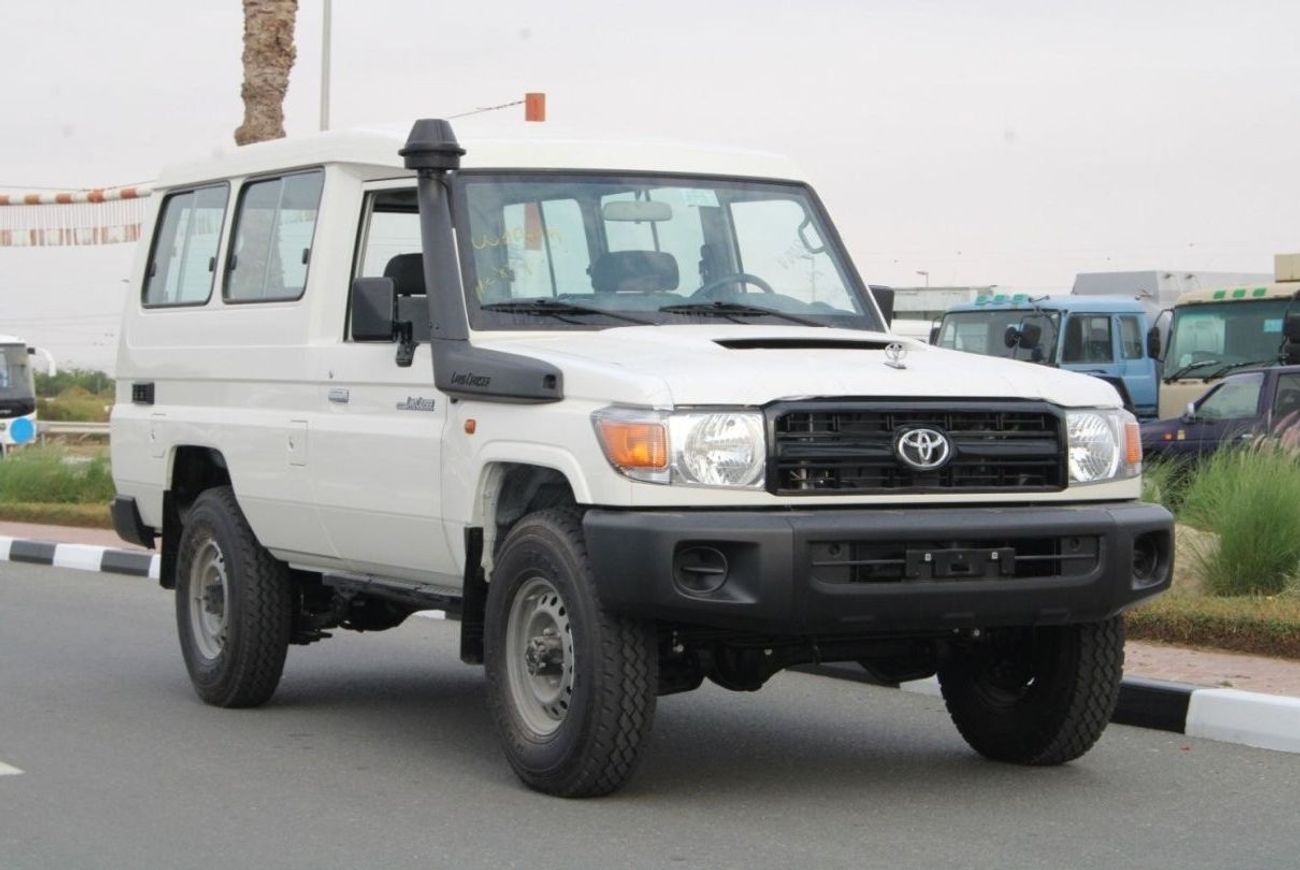Toyota Land Cruiser 70 TOYOTA LANDCRUISER 78 4.5L V8 DIESEL 9 SEATER TROOP CARRIER MANUAL