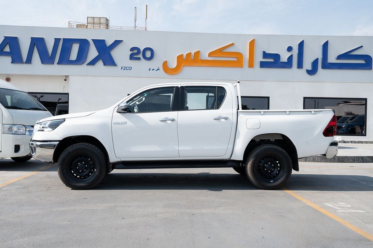 تويوتا هيلوكس 2.4L Diesel Double Cabin Manual Transmission 4x4 2025