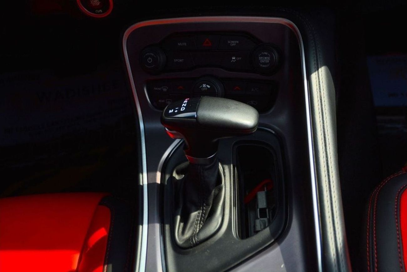 Dodge Challenger SXT Plus 3.6L THE MOST BEAUTIFUL COLOR/ FULL OPTION- SUN ROOF -ORGINAL AIR BAGS