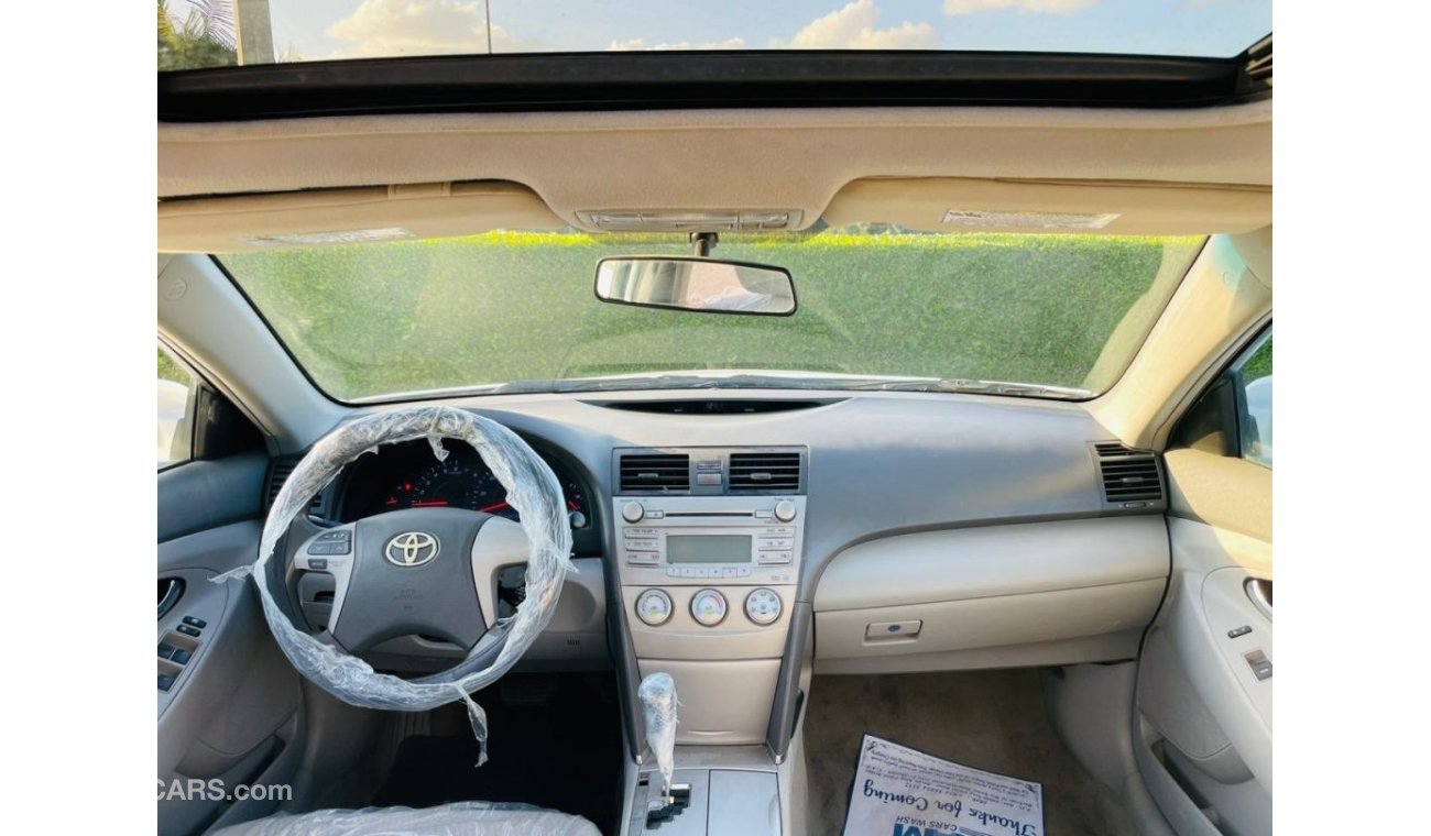 تويوتا كامري Toyota Camry with Sunroof