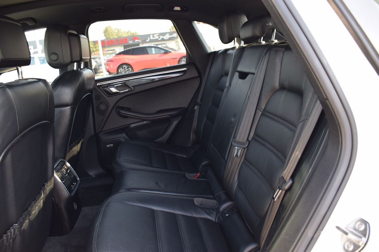 Porsche Macan Porsche Macan gts 3.0L 6 cylinder twin turbo