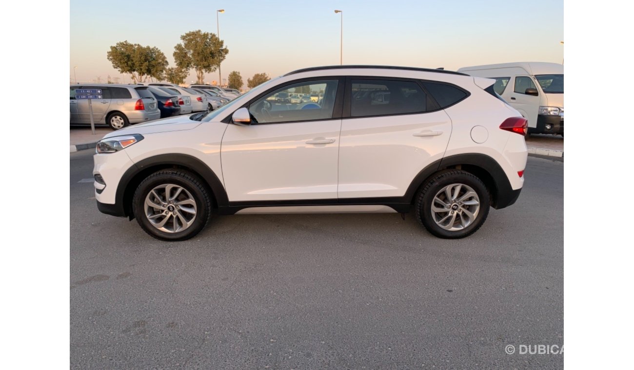 Hyundai Tucson KEY START FULL OPTION PANORAMIC 2.0L V4 2018 AMERICAN SPECIFICATION