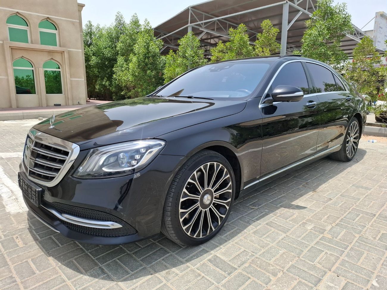 Mercedes-Benz S 560 Std 4.0L (463 HP) Mercedes-Benz S560L 2020 full option  vip