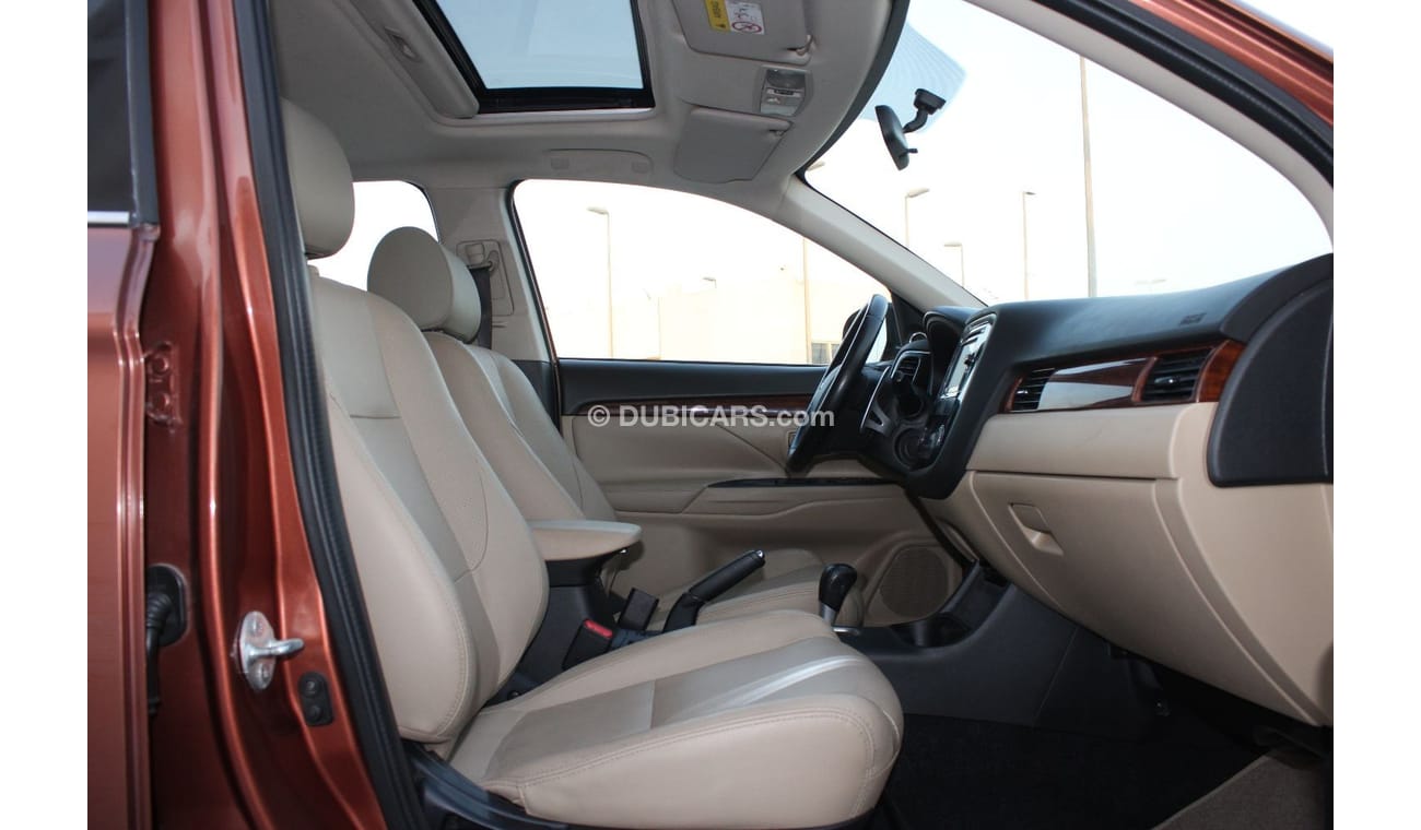 ميتسوبيشي آوتلاندر ميتسوبيشي أوت لاندر 2014 6 سلندر فول أوبشن خليجي بحالة ممتازة بدون حوادث نظيفه جدا من الداخل والخارج