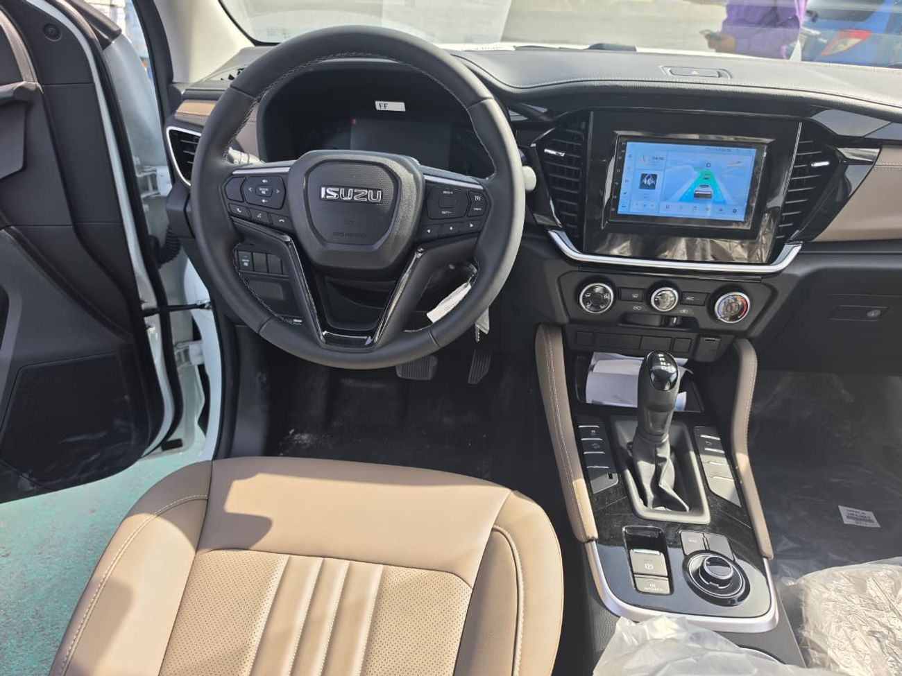 Isuzu MU X Isuzu MU-X 3.0 4JJ3 2026 – 4×4 | Diesel | 6AT | White / Grey