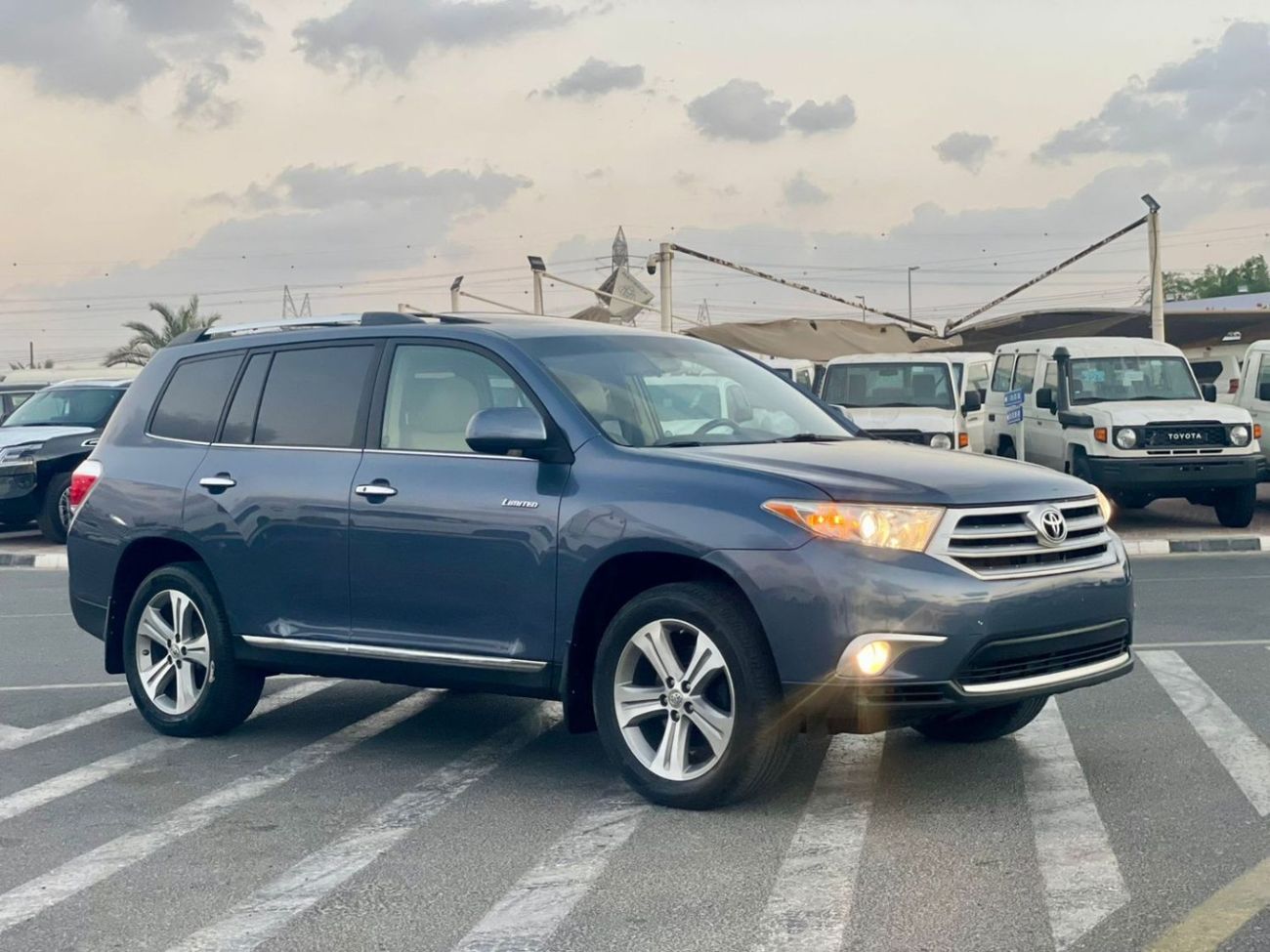تويوتا هايلاندر 2012 Toyota Highlander Limited Edition Full Option - 3.5L V6 AWD 4x4 - 7 Seater Electric Seats 
