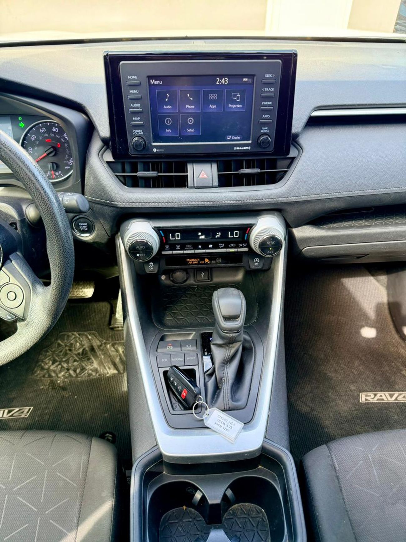 Toyota RAV4 2021 Toyota Rav4  XLE 2.5L full option + sunroof + Push start + alloy rim + Radar + keyless Entry  e